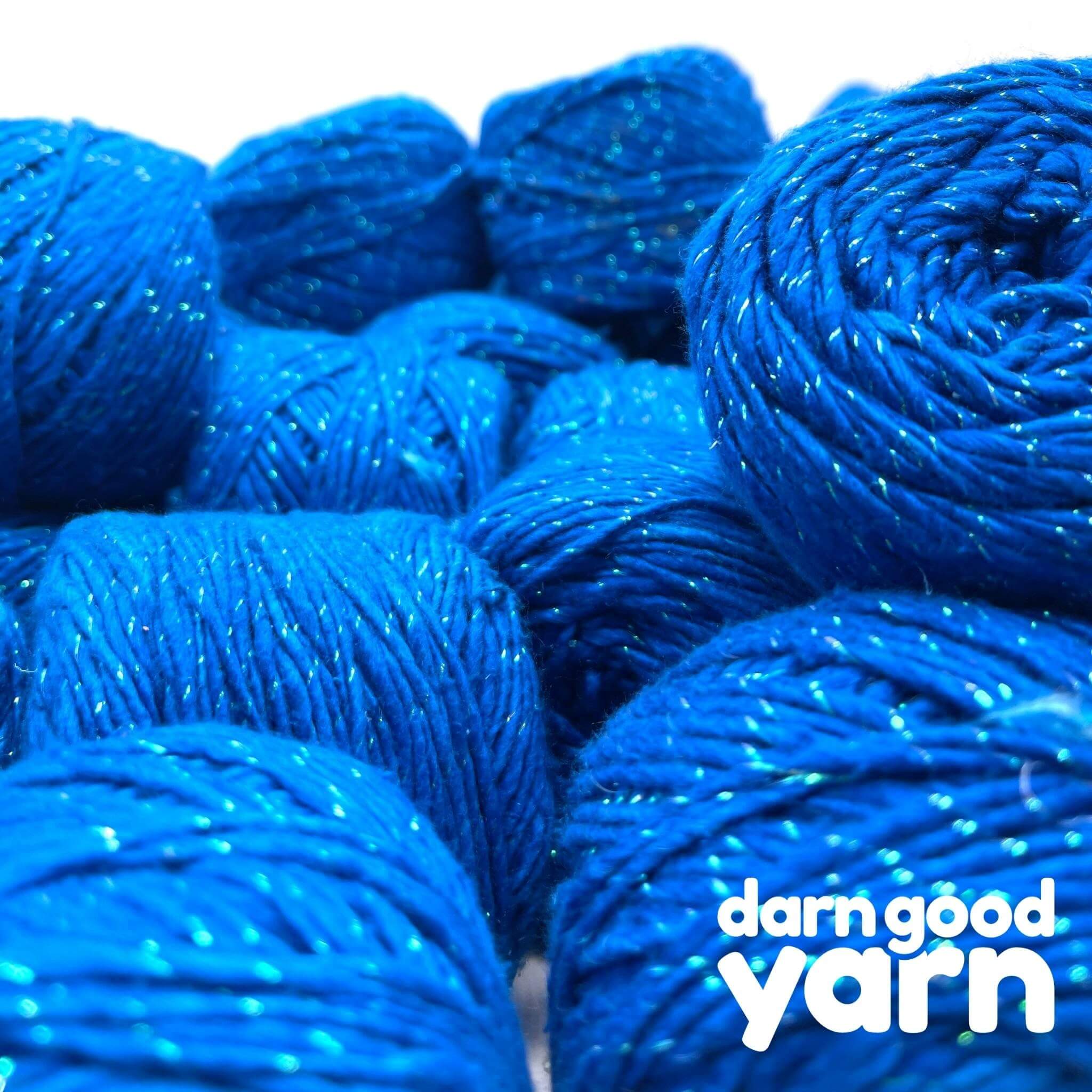 darn good yarn zijde worsted blauw met glitter